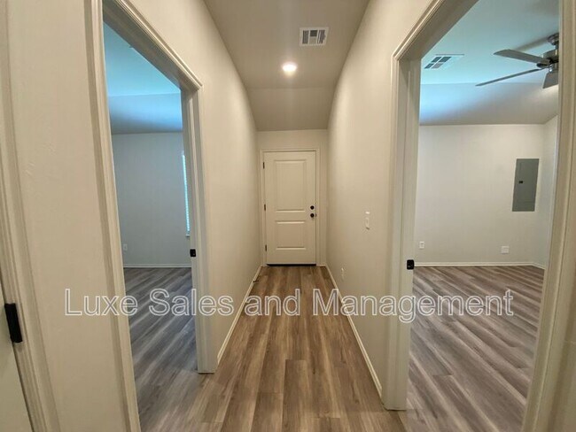 Building Photo - 8000 NW 110th Dr