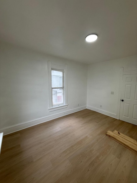 Building Photo - 1447 W 101st St