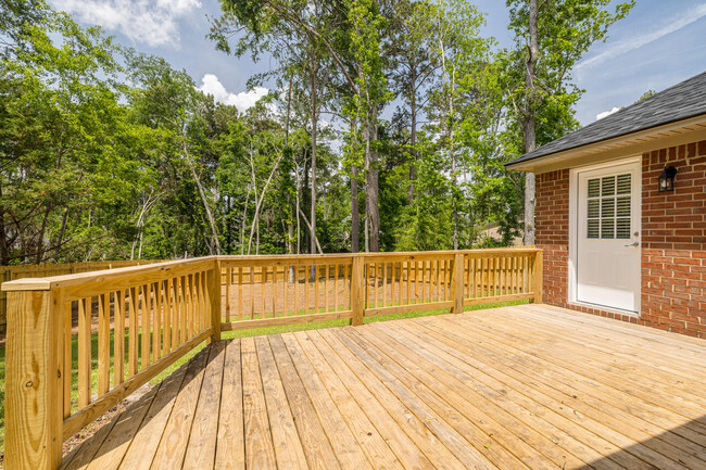 Building Photo - 245 Farmington Dr