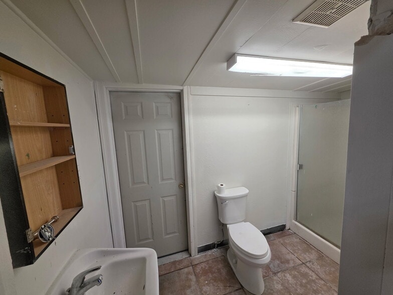 Building Photo - 620 E Main St