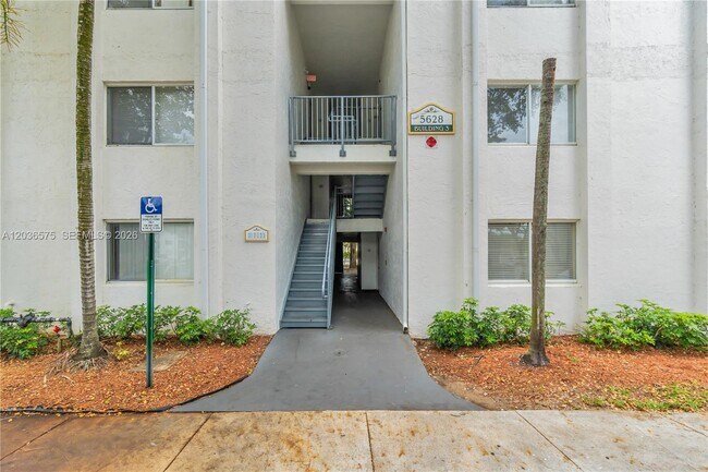 Building Photo - 5628 Rock Island Rd