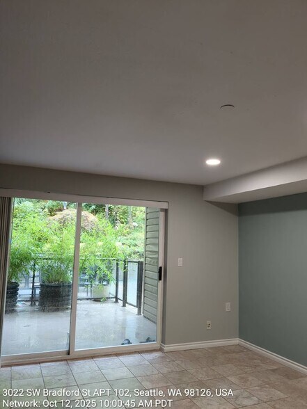 Living room and Patio - 3022 SW Bradford St