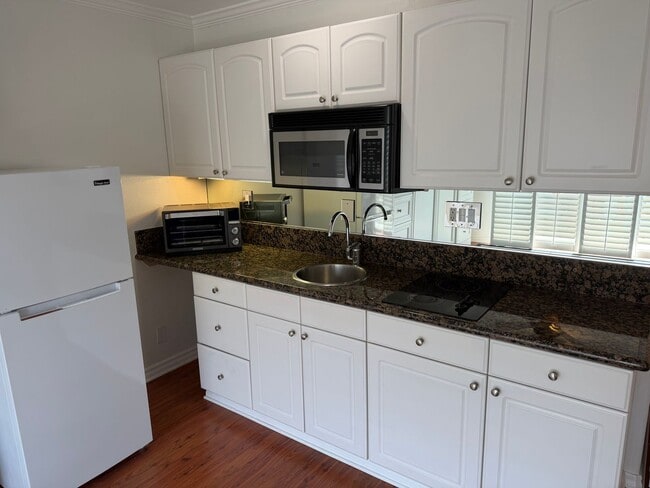 Building Photo - 1021 Scott St