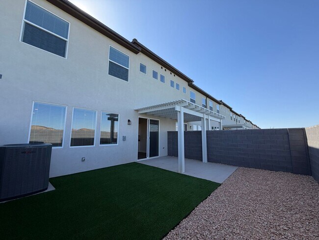 Building Photo - BRAND NEW TOWNHOME FOR RENT!