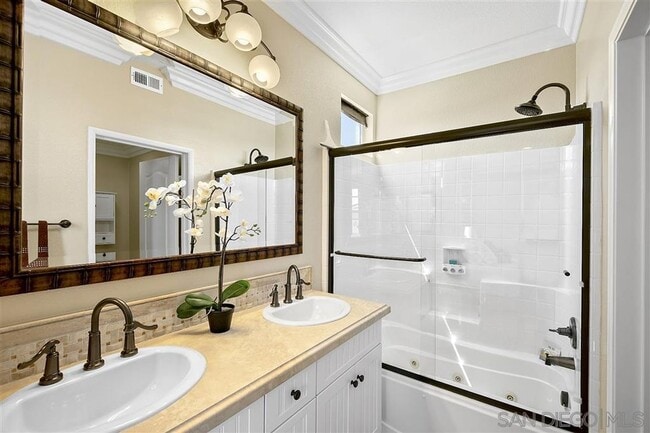 Building Photo - 3 Bedroom 3.5 Bathroom Townhouse in Sunset Cove