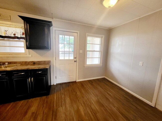 Building Photo - 3208 42nd St