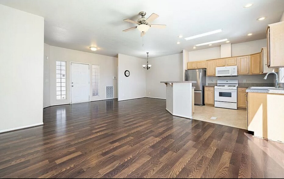 Building Photo - 15780 Coral St