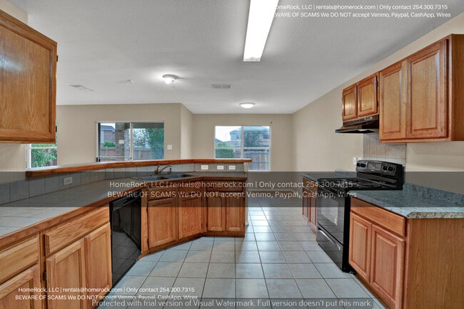 Building Photo - 3 Bedroom 2.5 Bath Available