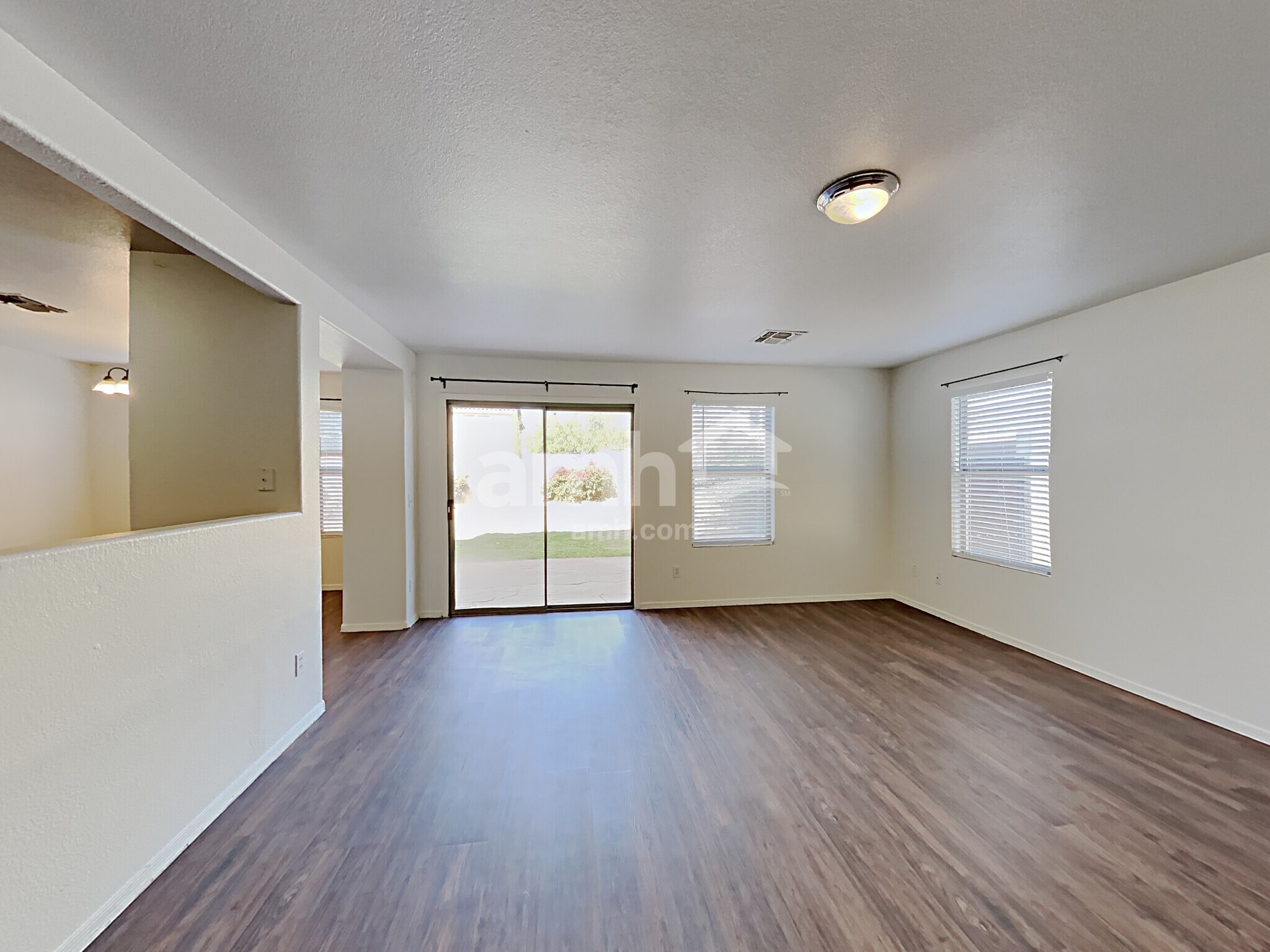 Building Photo - 5030 E Dale Ln