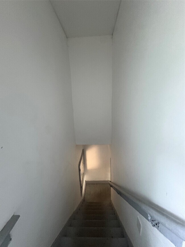 Building Photo - 171 Chapin St