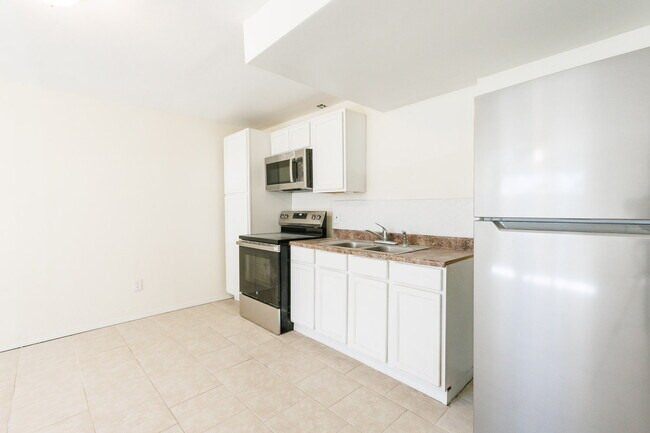 Building Photo - Spacious Backhouse Near Texas Tech, and Medical Centers!!