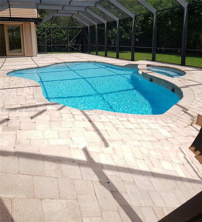Building Photo - 405 Sabal Way