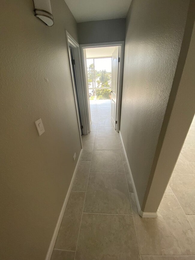 Building Photo - Pacific Beach - 3 blocks to Beach!  2bd/2ba Spacious 6th floor condo remodeled in 2022! Spectacul...