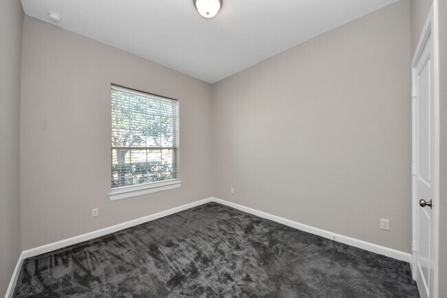 Building Photo - 8114 Silverspot Ln