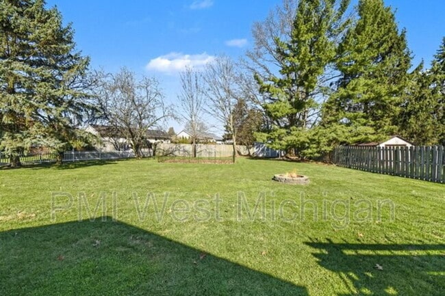 Building Photo - 6593 Crownpointe Dr SW