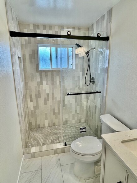 Building Photo - 279 S Evergreen Dr