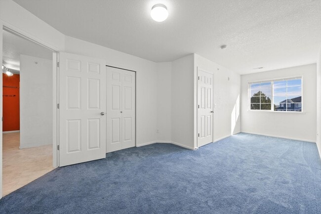 Building Photo - Beautiful 2 Bed 2 Bath Condo near Parkfield Lake Park!