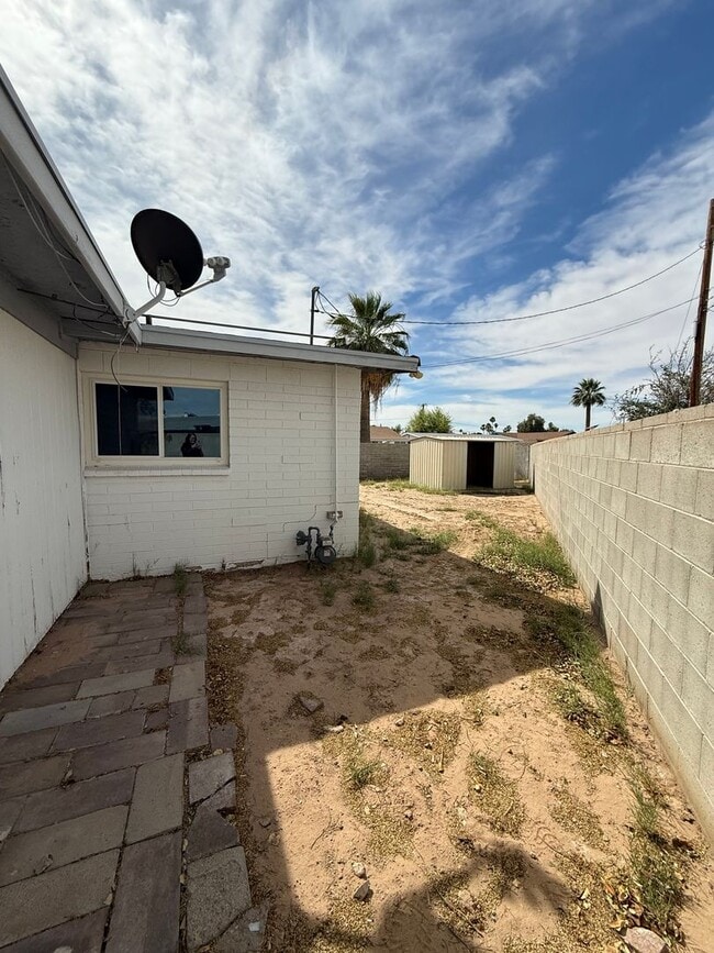 Building Photo - COUNTRY CLUB ESTATES 3 Bedroom Home available for Rent!