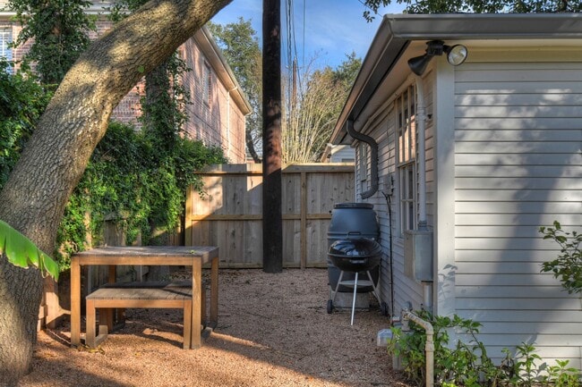 Building Photo - 5912 Auden St