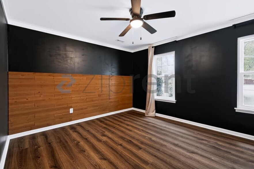 Building Photo - Unit