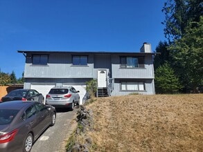 Building Photo - 3 Bedroom Home In East Bremerton