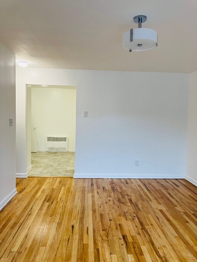Building Photo - 2336 92nd St