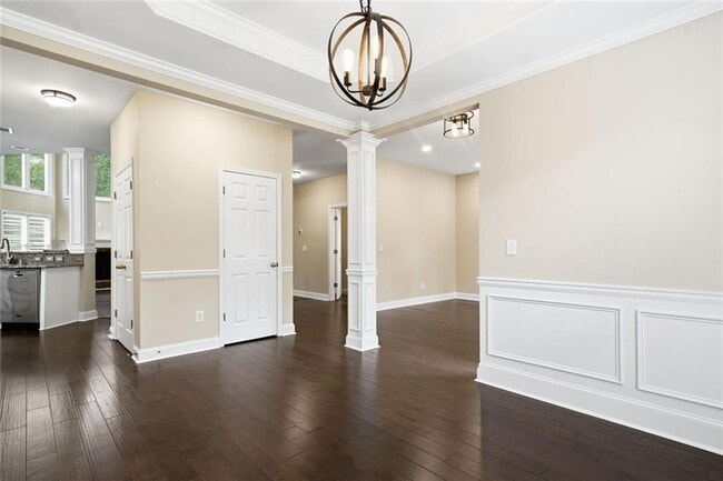Building Photo - 2058 Woodside Park Dr