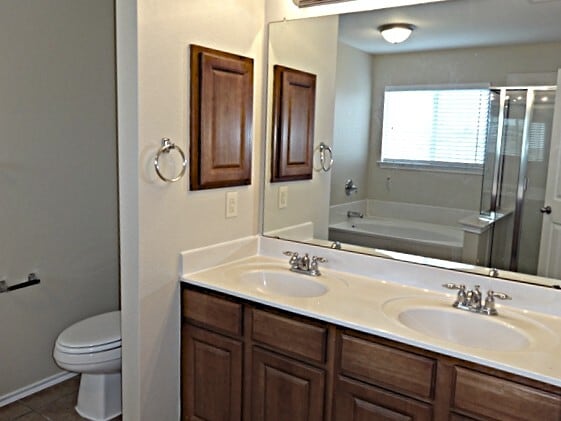 Building Photo - 922 Magnolia Hl