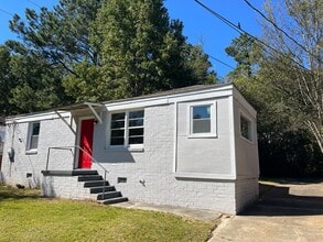 Building Photo - **AVAILABLE NOW**Total Electric 2 Bedroom ...