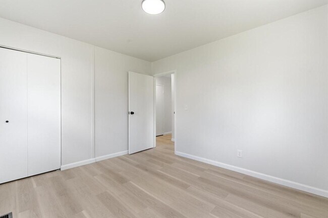 Building Photo - 4466 Gatewood Pl