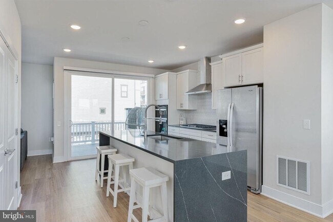 Building Photo - 1747 Riverbluff Ave