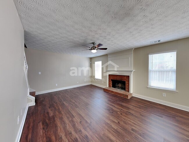 Building Photo - 1728 Silverchase Dr SW