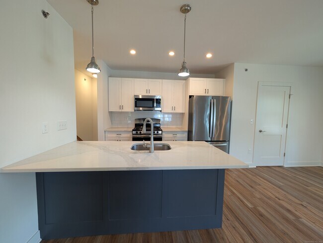 Building Photo - 138 Highland Ave