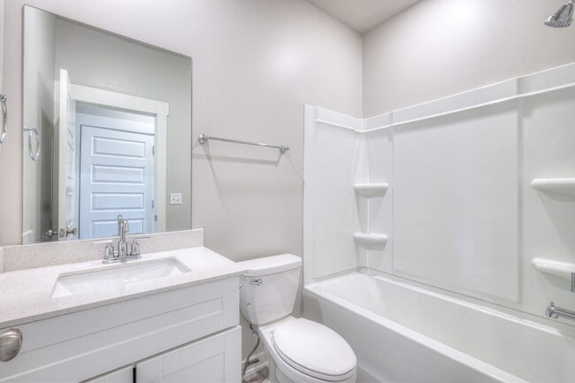 Building Photo - 531 Swanholme Dr