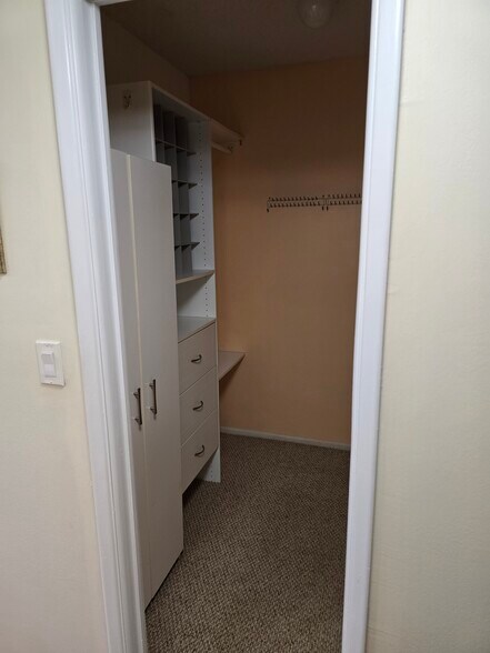 Building Photo - 933 Cypress Grove Dr