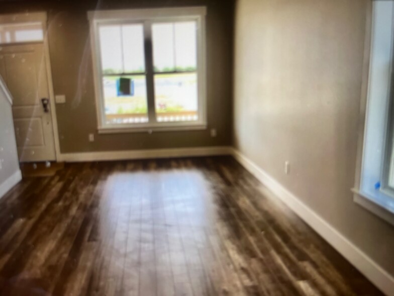 Building Photo - 6012 Farmstead Ave