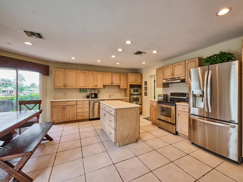 Building Photo - 2810 NE 48th Ct