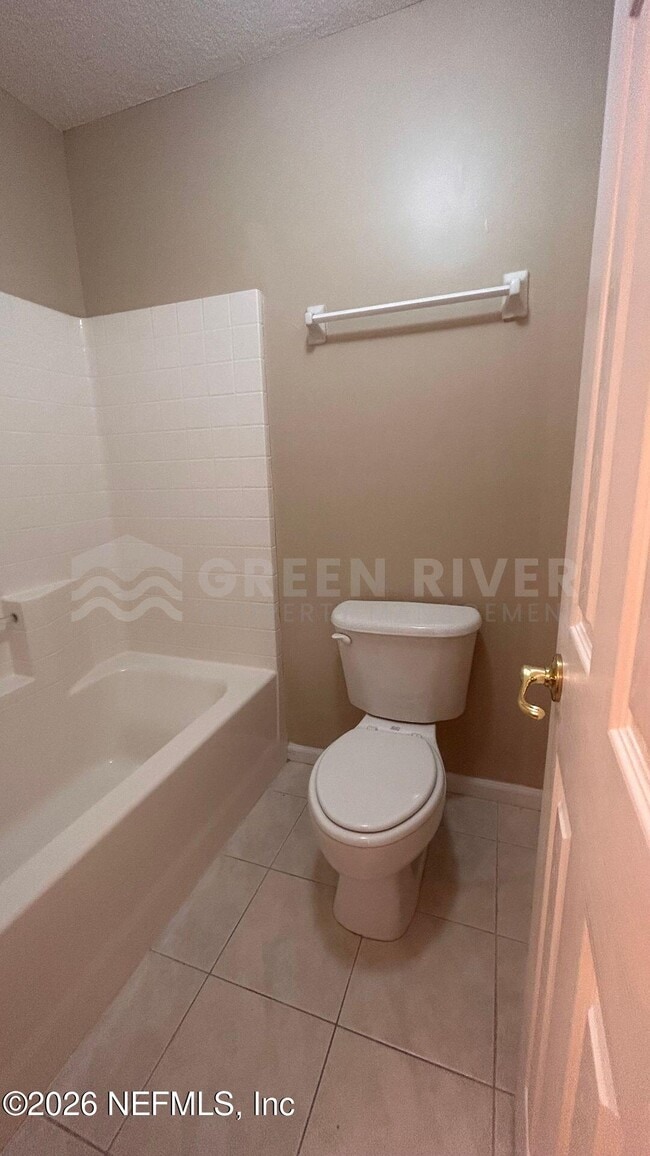 Building Photo - 2522 Willow Creek Dr