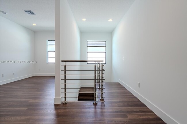 Building Photo - 1427 SW 23rd St