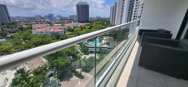 Building Photo - 2600 Island Blvd
