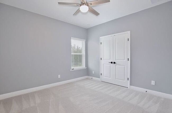 Building Photo - Stunning 2/2 Modern Townhome with a Bonus ...