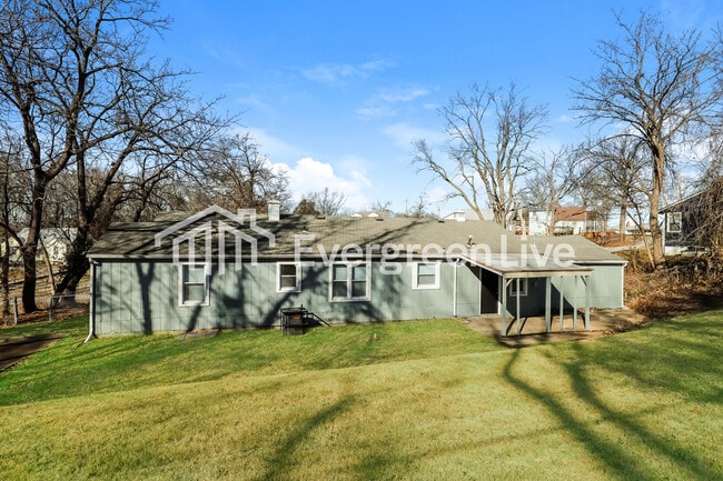 Building Photo - 6701 Fairway Dr