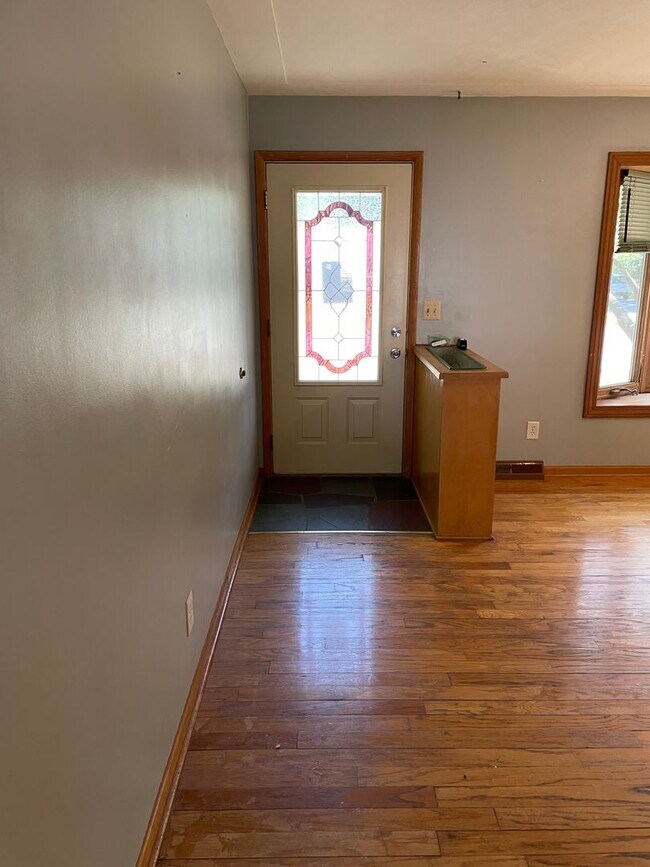 Building Photo - 5675 Juanita Dr SE
