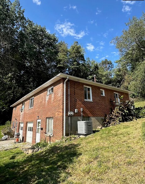 Building Photo - 270 Cluster Ave