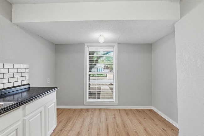 Building Photo - 1110 NE 17th St