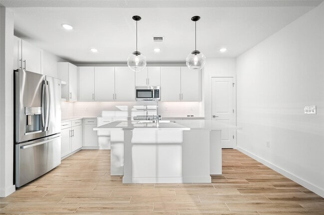 Building Photo - 1689 SW Abingdon Ave