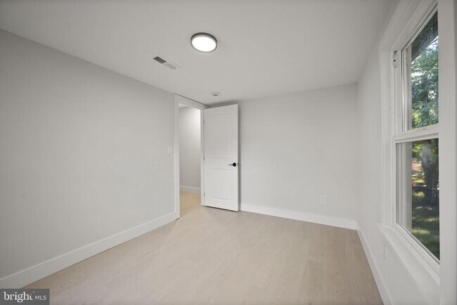 Building Photo - 821 S Woodlynn Rd