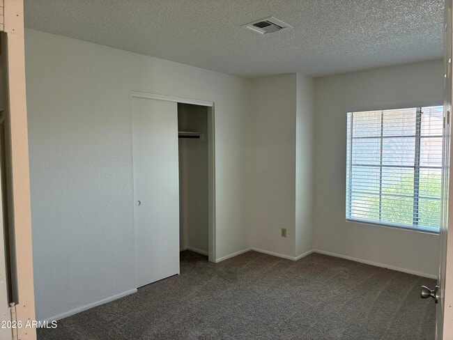 Building Photo - 10820 W Wagon Wheel Dr