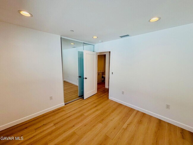 Building Photo - 14758 1/2 Lemay St-14758