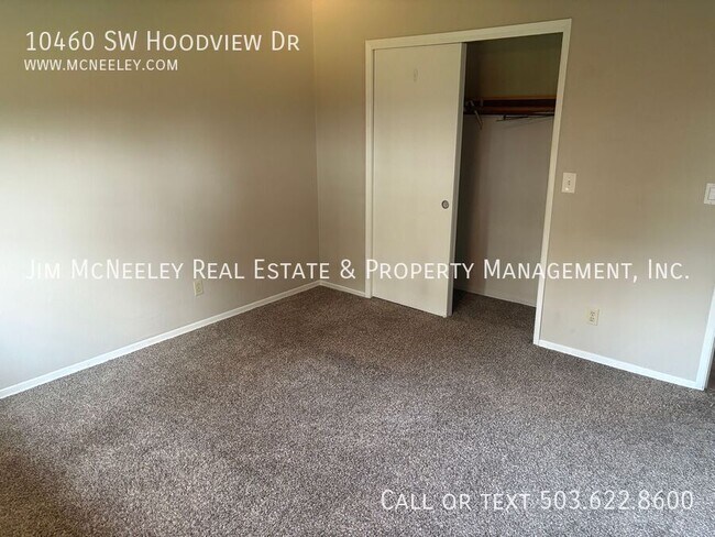 Building Photo - 10460 SW Hoodview Dr